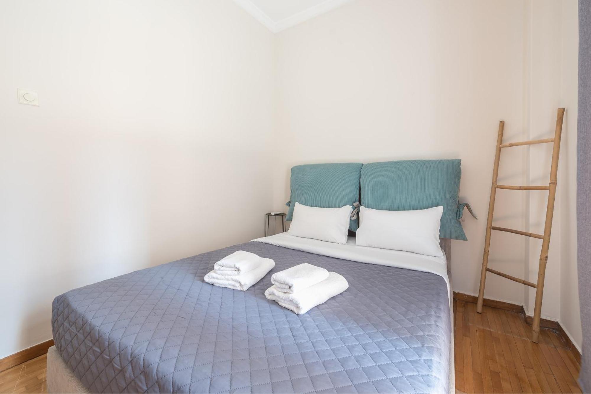 Apartamento Stylish 2 Bd Urban Retreat Near Panormou Metro Atenas Exterior foto
