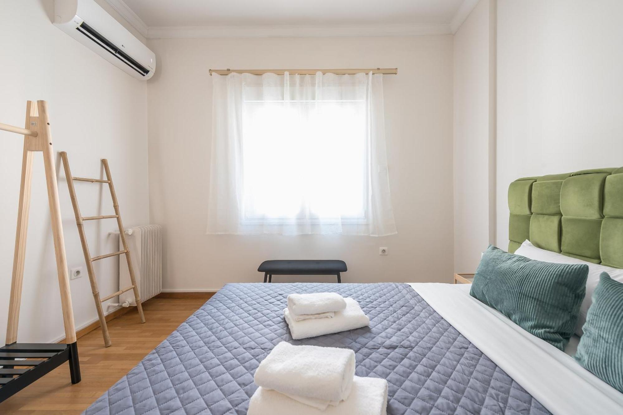 Apartamento Stylish 2 Bd Urban Retreat Near Panormou Metro Atenas Exterior foto