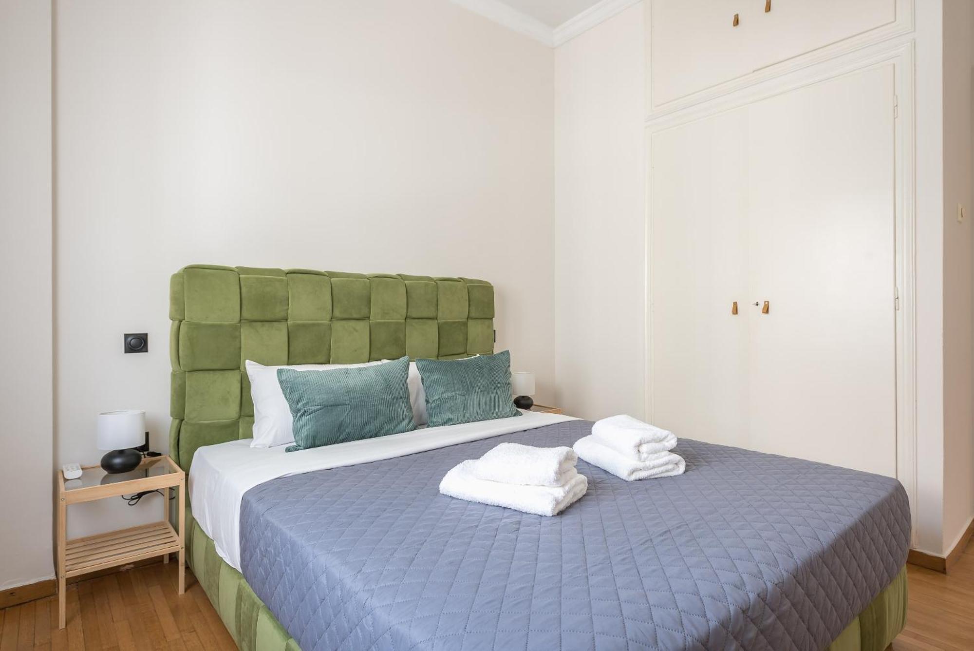 Apartamento Stylish 2 Bd Urban Retreat Near Panormou Metro Atenas Exterior foto